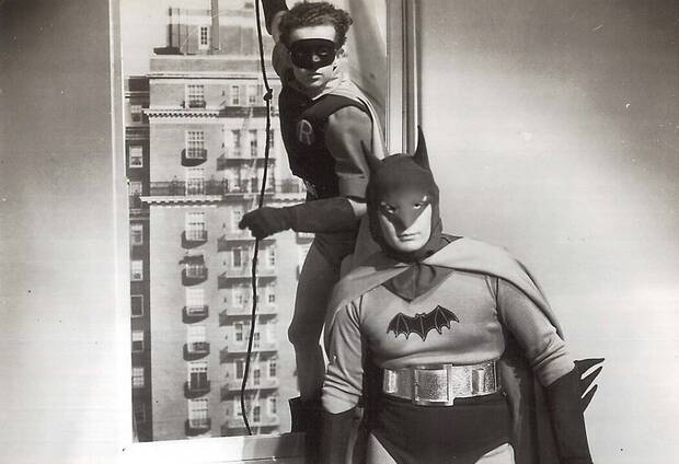 Lewis Wilson como Batman y Douglas Croft como Robin en la serie de 15 episodios de Batman (1943)
