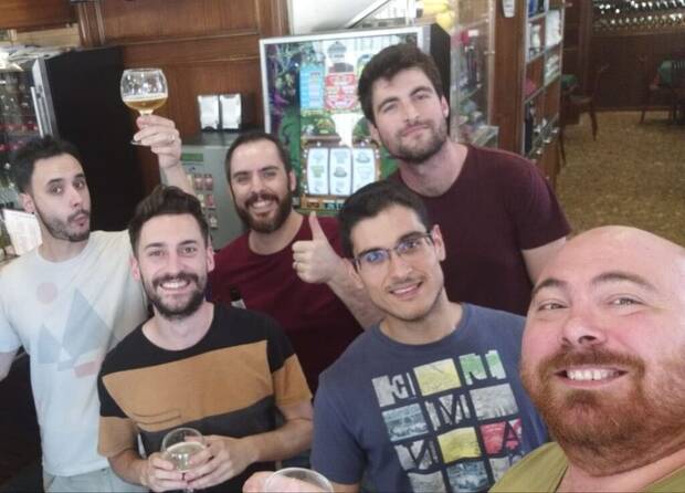 De izquierda a derecha, los productores de Labcave: Pablo Serrano, Carlos Bancalero, Román Echevarrena, Iván Lloverá, Agustín Arizcun e Isaac Barrón.