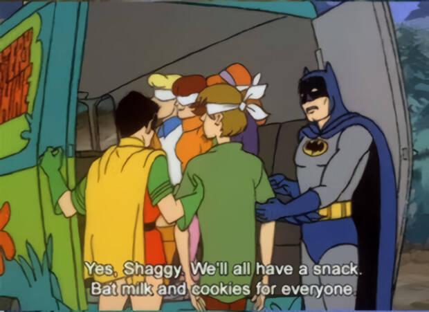 Batman ofrece batleche y galletas a Scooby-Doo y sus amigos