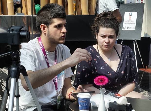 Con Paula Garca, redactora de Eurogamer, durante la entrevista que los dos hicieron a Josef Fares.