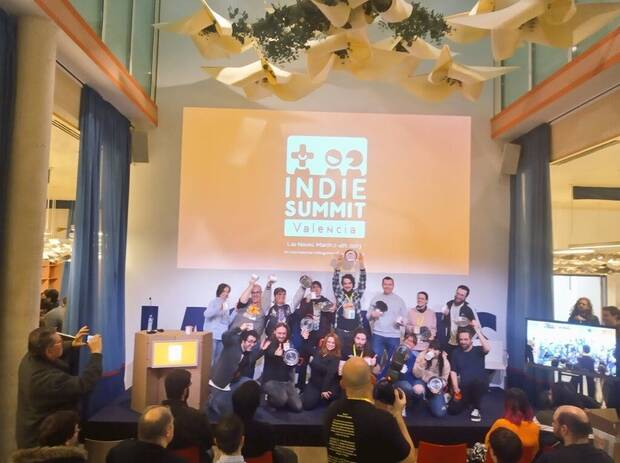 Los ganadores del Indie Summit. Sanz está en el centro, de pie.