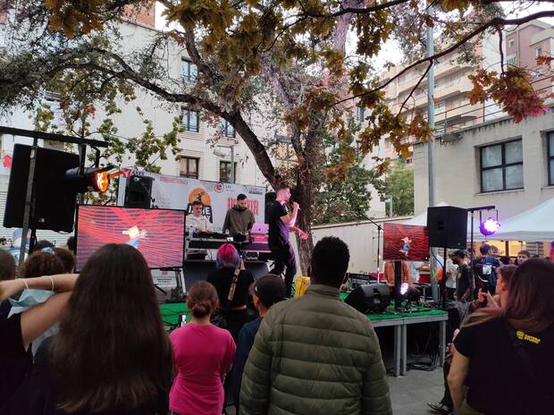 Actuación en el patio de Cotxeres de Santss el sábado por la tarde.