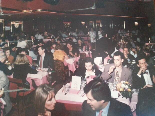 Presentación de Super Nintendo (abril de 1992). A la derecha de la imagen están Marcos García, con traje marrón y a la izquierda José Luis Sanz, con pajarita.