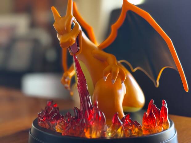 Caja Pokmon Super Premium de Charizard