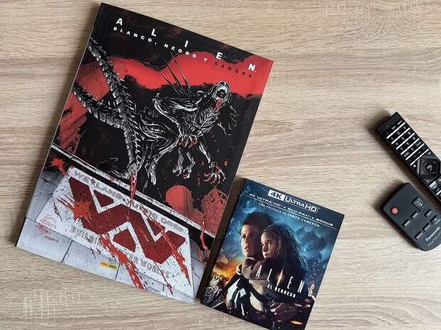 Alien: blanco, negro y rojo