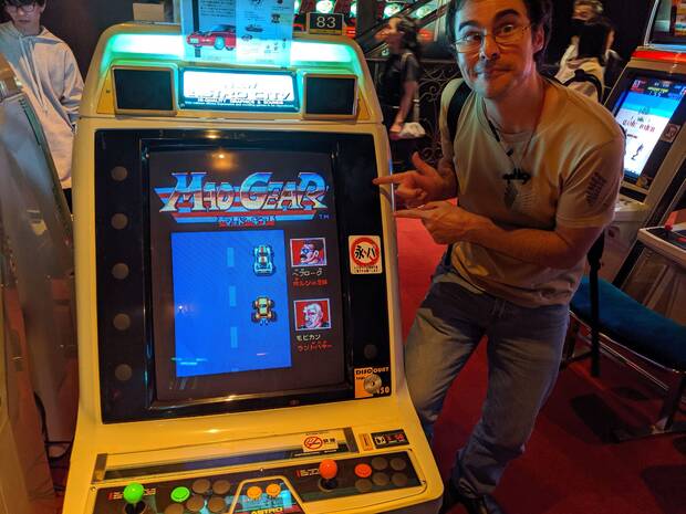 Murat con la recreativa Mad Gear, de Capcom. En el IRC usaba el nick Guy (cuando ya no se podían usar nicks de 3 letras comenzó a usar Xanday).