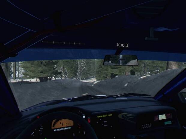 Desde el primer momento, la sensaci�n de estar en el coche es genial. Esta imagen la hemos capturado en nuestras partidas en una PS4 Pro.