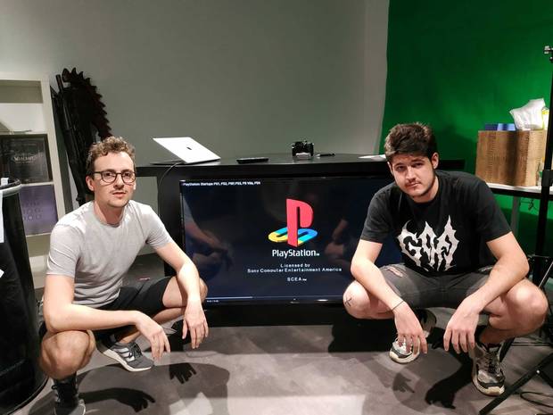 Montero con Luciano Castan, director de arte actualmente de Noob, durante la organizacin del canal de Twitch de PlayStation Espaa.