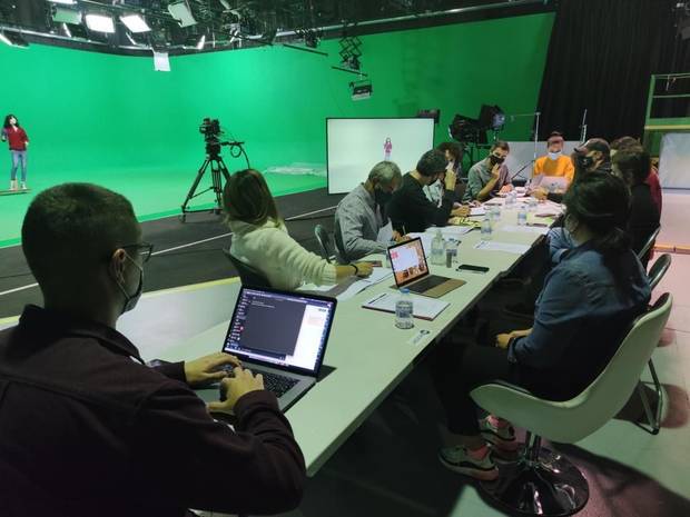 Una de las reuniones de producción de “Acceso Ilimitado”.