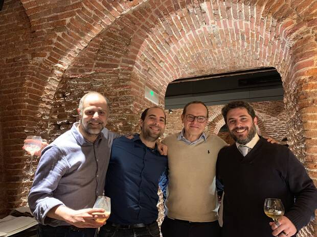 Los productores de Tequila, 'los 4 productores del apocalipsis', así describe Paniagua de esta imagen.