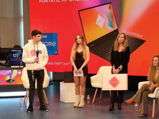 El acto de entrega de los premios de la competición acabó con un partido 1 v 1 entre Mayichi y Valencia.