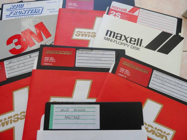 Floppy discs con música y efecto de algunos de los juegos de New Frontier.