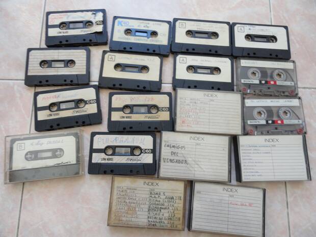 Cintas de casete con los primeros programas creador por Alberto González.
