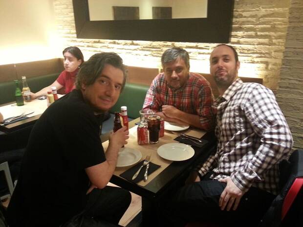 Mayo de 2013. De izquierda a derecha: Bruno Sol, José Luis Sanz y Marcos García. 'Todos en el paro. Bueno, yo técnicamente, al día siguiente. Ese día ya hablamos de hacer una revista o algo', dice Sanz.