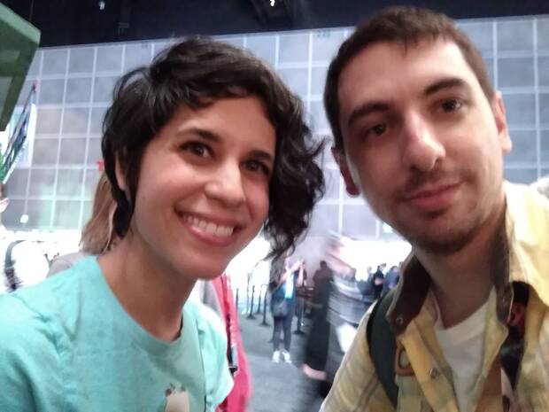 Ashly Burch (Mel en The Last of Us Parte II) y Diego González en el E3 2018.