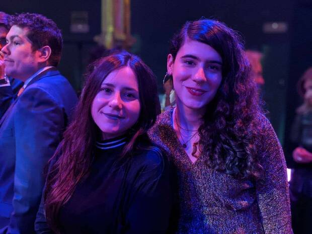 González, a la izquierda, y Paula Ruiz, ambas de Deconstructeam.