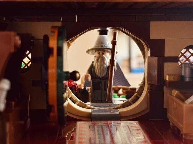 Gandalf en el Agujero Hobbit de LEGO de El Señor de los Anillos