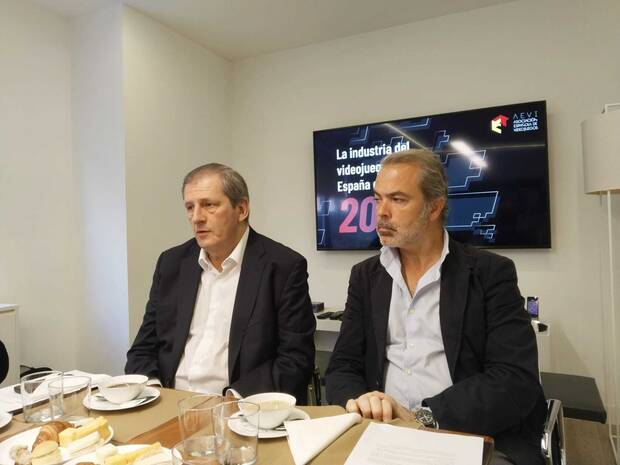 El presidente de Aevi, Alberto González-Lorca (a la izquierda), y y el director general, José María Moreno, durante la presentación a la prensa del Anuario Aevi 2022.