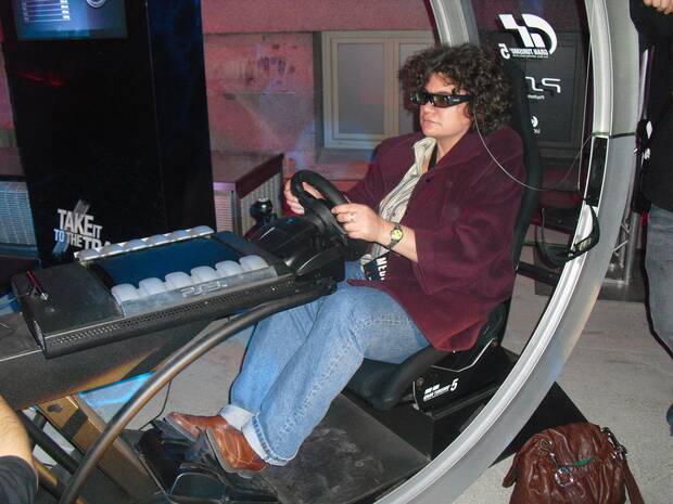 Herranz probando 'Gran Turismo'.