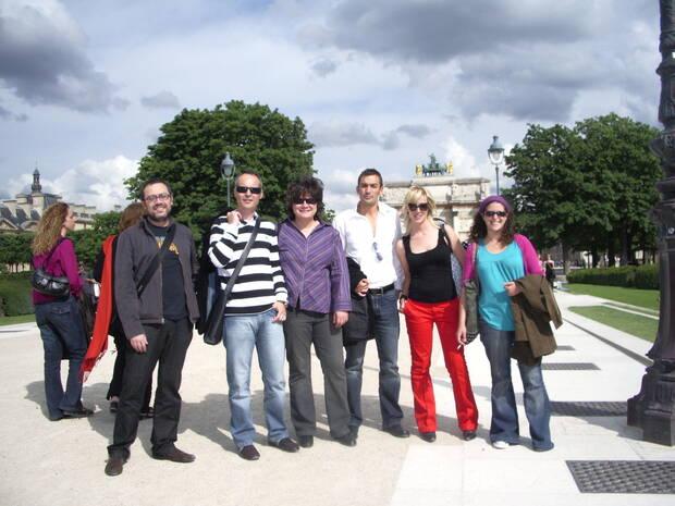 El equipo de Axel Springer en unos Ubidays en París con la PR de Ubisoft en España, Lucía Guzmán (a la derecha).
