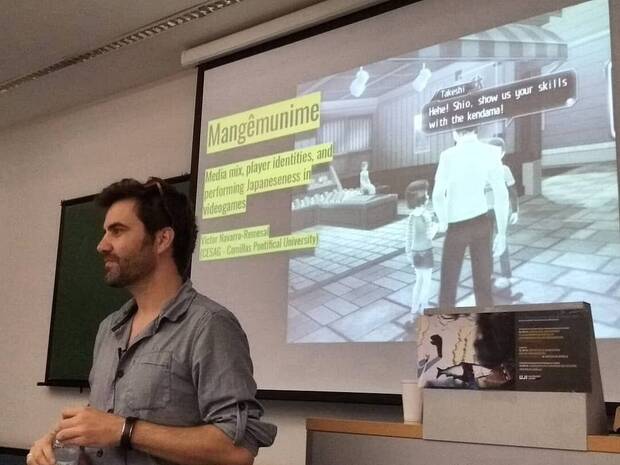 Navarro impartiendo una charla en la UJI (Universitat Jaume I).