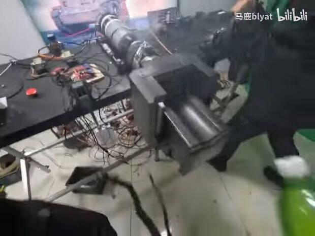 Espectacular dispositivo para jugar a juegos de tanques