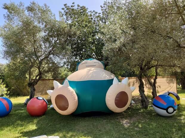 Un Snorlax descansa tranquilamente entre unos olivos en el Parque El Alamillo de Sevilla. en el Safari Zone de mayo de este año.
