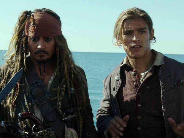 Brenton Thwaites en Piratas del Caribe