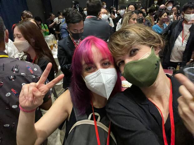Hernández y Lidia Núñez en la promoción de videojuegos españoles organizada por el ICEX dentro del TGS en 2022.