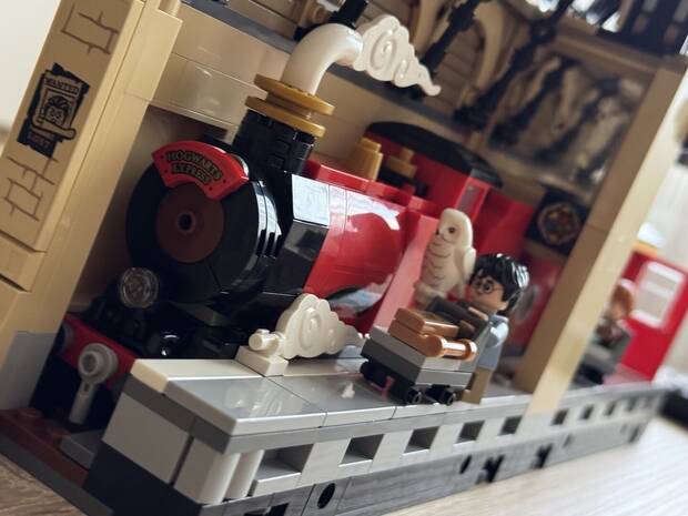 LEGO Harry Potter Book Nook