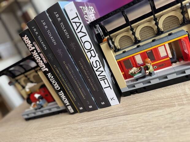 LEGO Harry Potter Book Nook