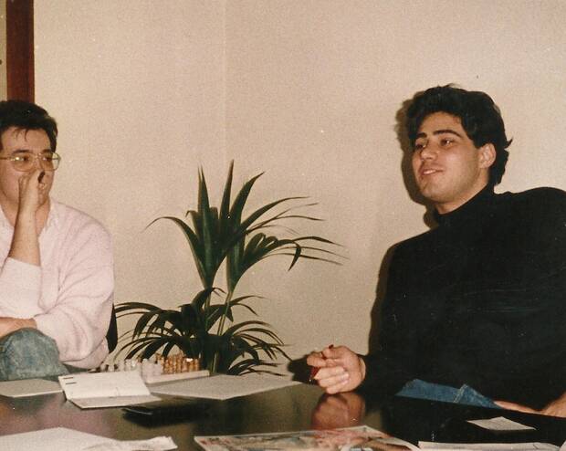 Pablo Ruiz y Ángel Luis González, ilustrador de la portada de 'Fernando Martín Basket Master' y que llegó a ser director de Arte de Dinamic.