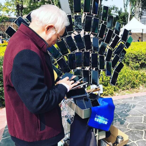 Pokémon Go - Chen San Yuan anciando con 67 móviles simultáneos