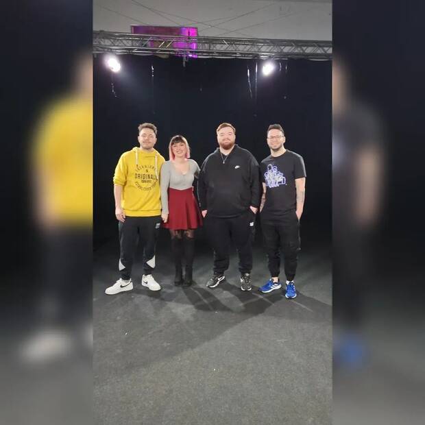 En Miente y Gana. De izquierda a derecha: ReventXz, Hika, Ibai y BarbeQ. 'Se me nota cuando estoy mal físicamente. En esta foto estaba muy mal', dice Hika.