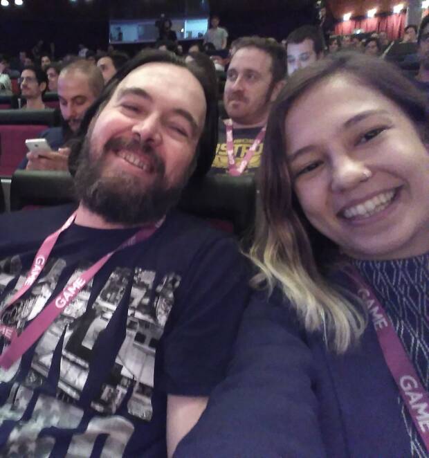 Díez con César Martínez, de Tequila Works, en la entrega de premios de Gamelab 2017