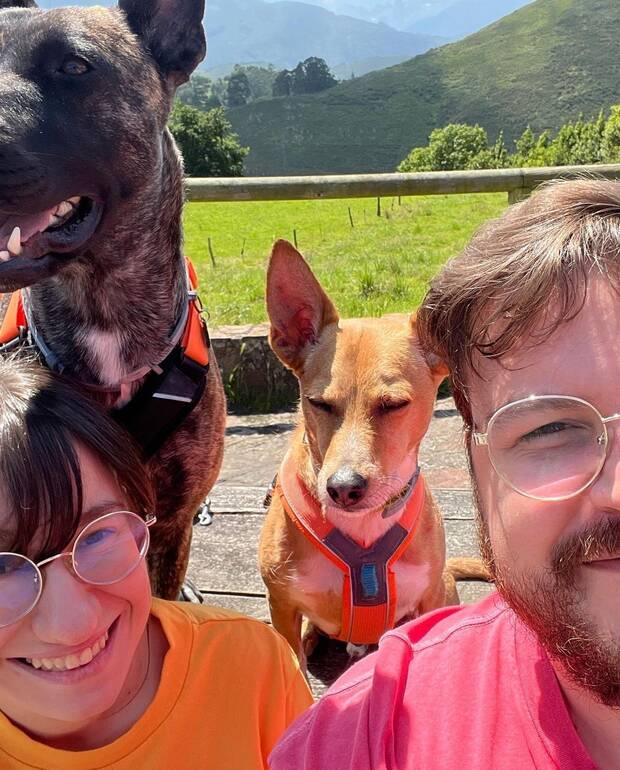 Los gatos y los perros forman parte inseparable de la vida de Control y Yuste.