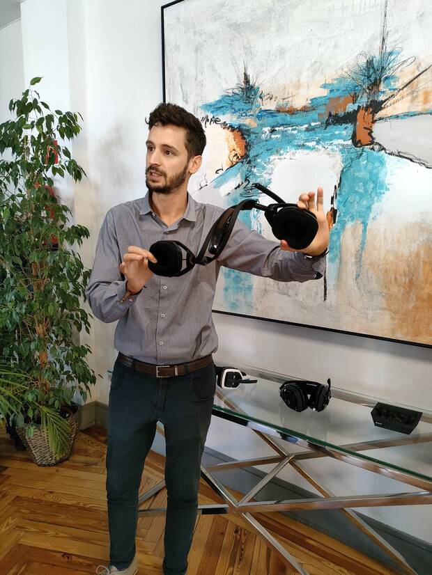 La diadema del Astro A50 tiene una increíble durabilidad y elasticid.