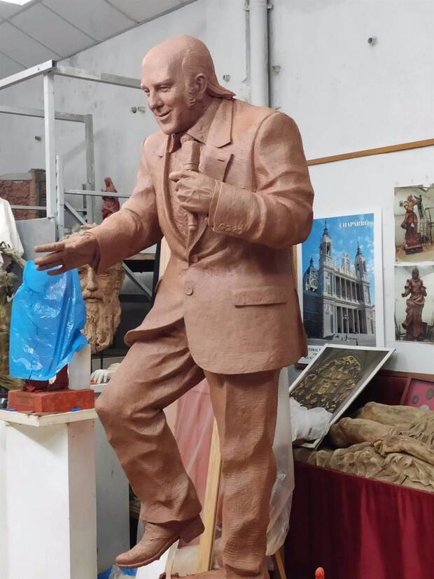 Escultura de Chiquito de la Calzada