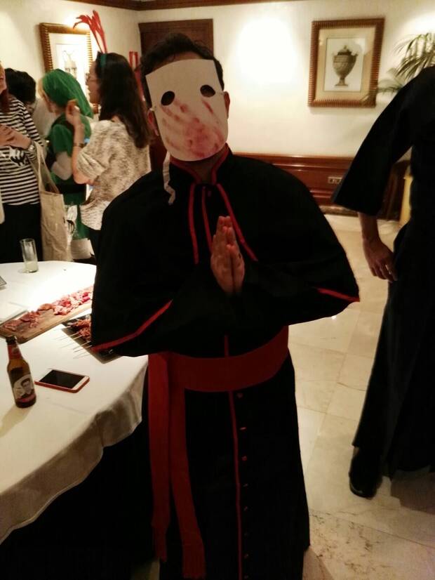 Paniagua con un cosplay de Lafcadio ('The Sexy Brutale').