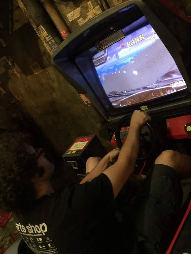Nafria jugando a 'Power Drift'.
