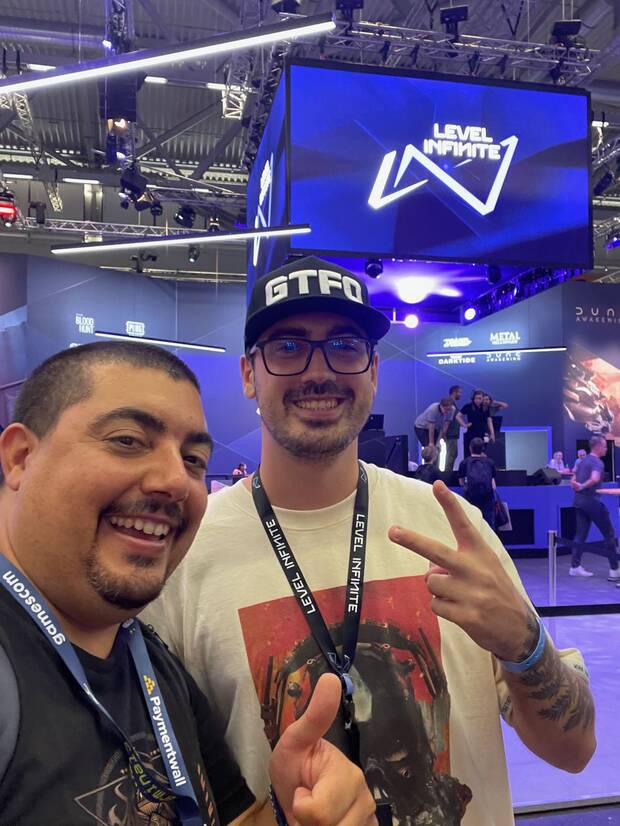 Andújar con uno de los creadores de 'Evil Inside', uno de los grandes éxitos de Jandusoft.