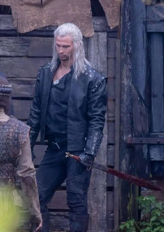 Joel Adrian, doble de acción de Liam Hemsworth para la temporada 4 de The Witcher en Netflix; caracterizado como Geralt de Rivia