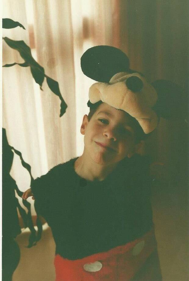García Cortés, de niño, con un traje de Mickey.