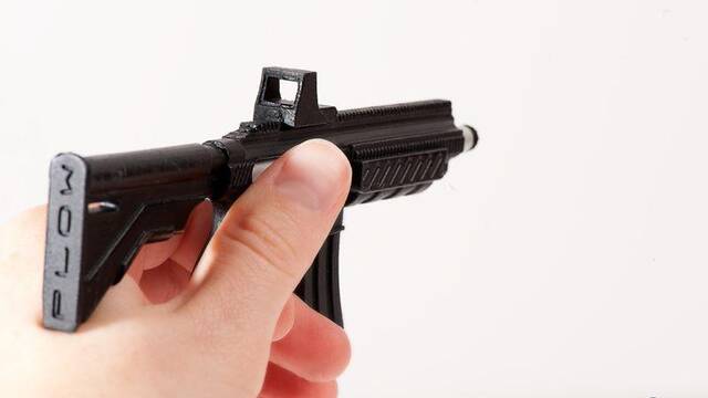 Un l�piz t�ctil con forma de rifle de asalto