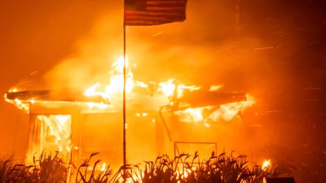 Incendios en Santa Monica y costa Oeste de Estados Unidos