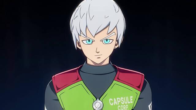 Primer plano del nuevo personaje in�dito de Akira Toriyama para el videojuego Dragon Ball: AGE 1000, vistiendo el uniforme de Capsule Corp con cabello blanco y ojos claros