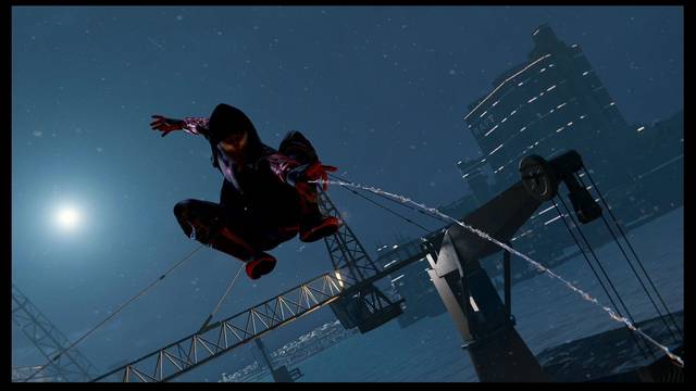 Avanzando entre el ruido al 100% en Spider-Man: Miles Morales - Spider-Man: Miles Morales