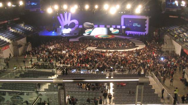 Lips Canta en Espa�ol bate el record Guinness de karaoke