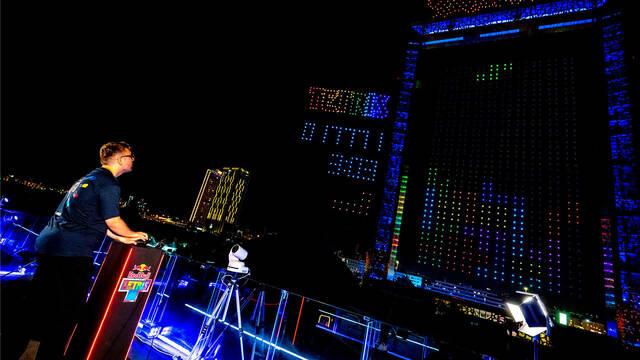 Final de Tetris con m�s de 4000 drones como si fuesen una pantalla.