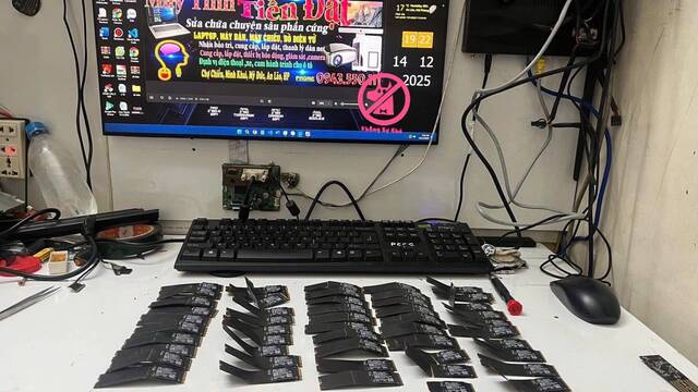 Un ni�o destroza 50 SSD Samsung valorados en 3.600 euros al intentar 'probar su resistencia'